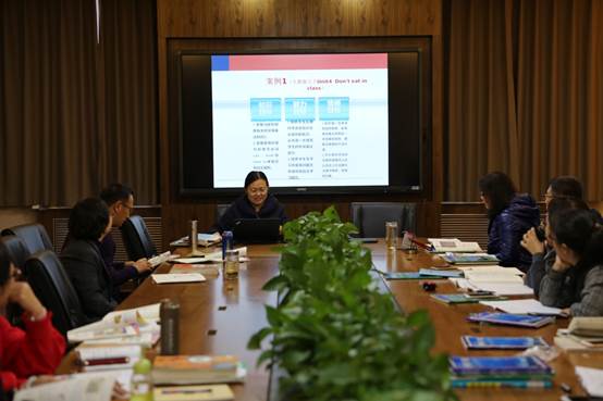 说明: C:\Users\Administrator\Desktop\2018年12月6日语数英全教师专家讲座\英语\IMG_8393.JPG