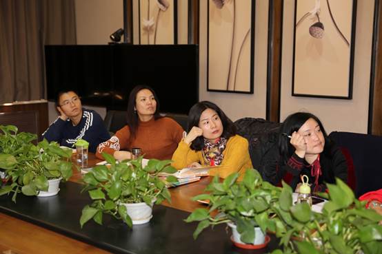 说明: C:\Users\Administrator\Desktop\2018年12月6日语数英全教师专家讲座\英语\IMG_8390.JPG