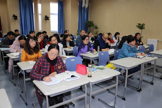 说明: C:\Users\Administrator\Desktop\2018年12月6日语数英全教师专家讲座\数学\IMG_8396.JPG