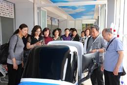 说明: C:\Users\Administrator\Desktop\保定校长团走进理工附中通州校区\科技楼体验.JPG