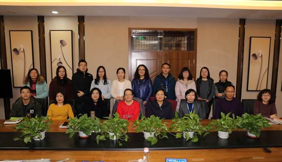 说明: C:\Users\Administrator\Desktop\2018年12月6日语数英全教师专家讲座\英语\IMG_8412.JPG